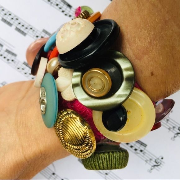 Vintage handmade button cuff bracelet one of a kind unique vintage buttons - Picture 15 of 16